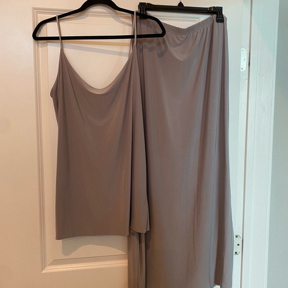 Taupe 2 pc - Picture 1 of 1